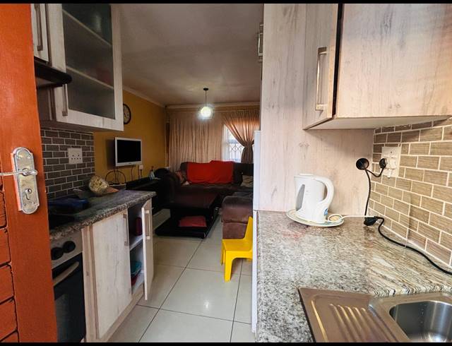 2 BEDROOM HOUSE FOR SALE IN SAVANNA CITY